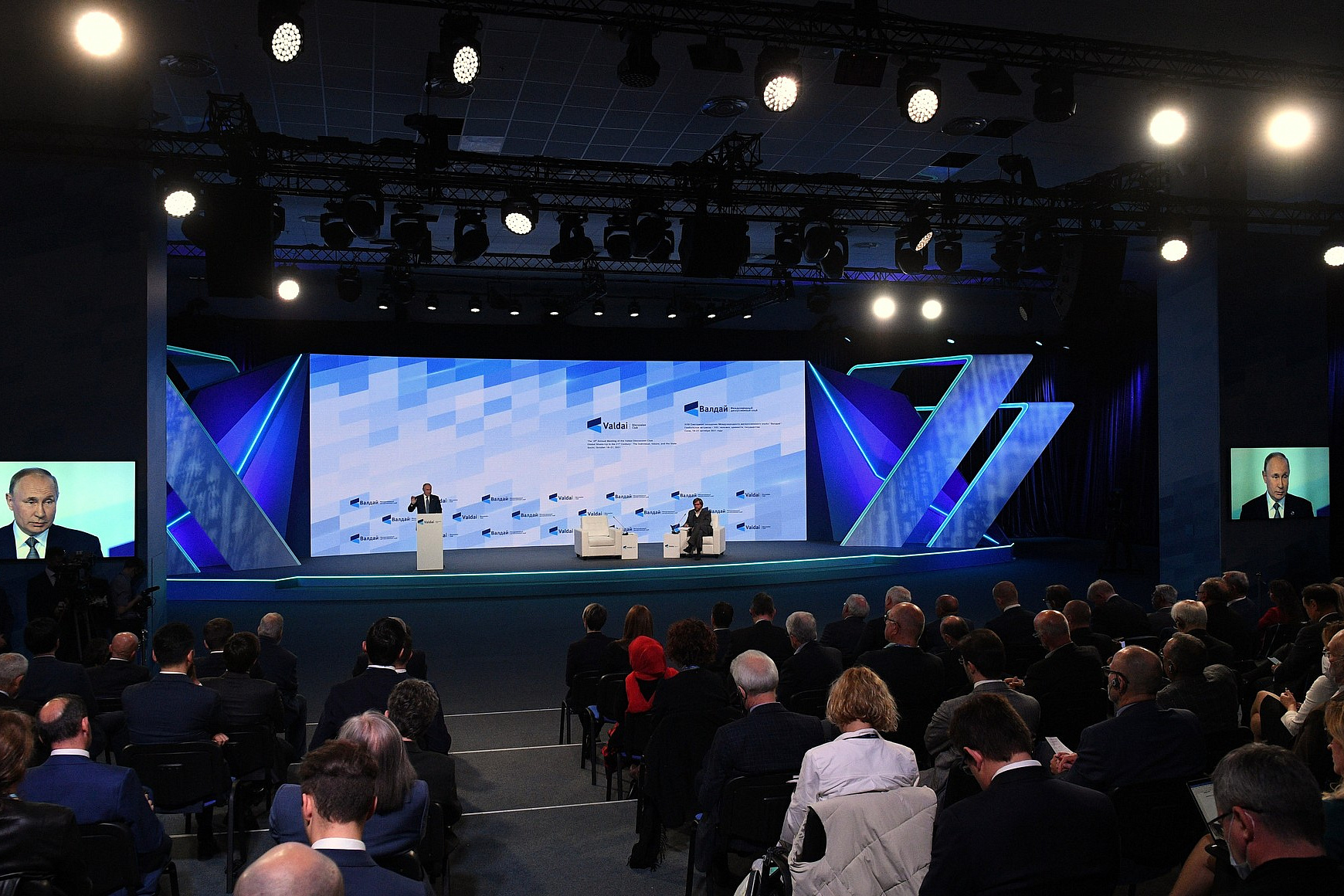 Президент Владимир Путин принял участие в пленарном заседании клуба «Валдай»