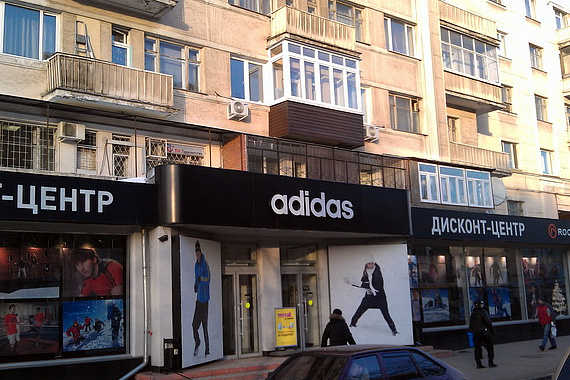 Весной ожидается перезапуск магазинов Adidas в России