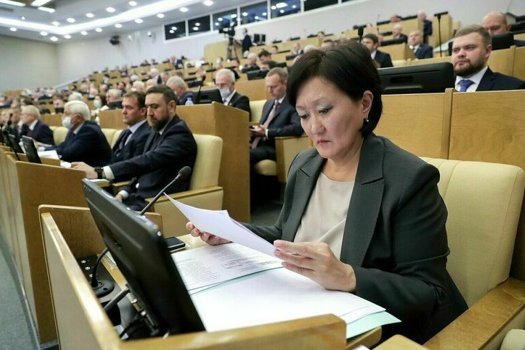 Предложено выдавать гражданство РФ только после уплаты налогов