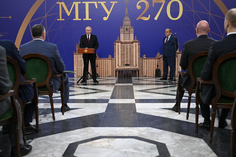 Владимир Путин поздравил МГУ с юбилеем