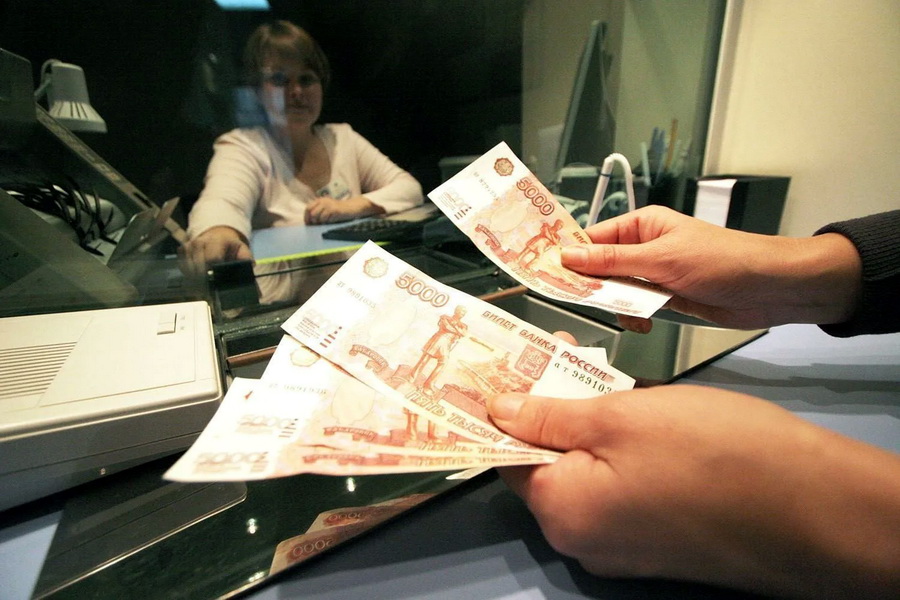 Почему россияне досрочно снимают деньги со вкладов