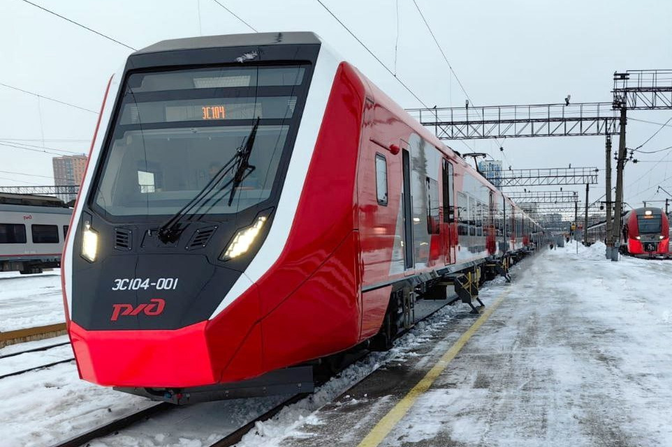 Новый отечественный электропоезд перевез первых пассажиров