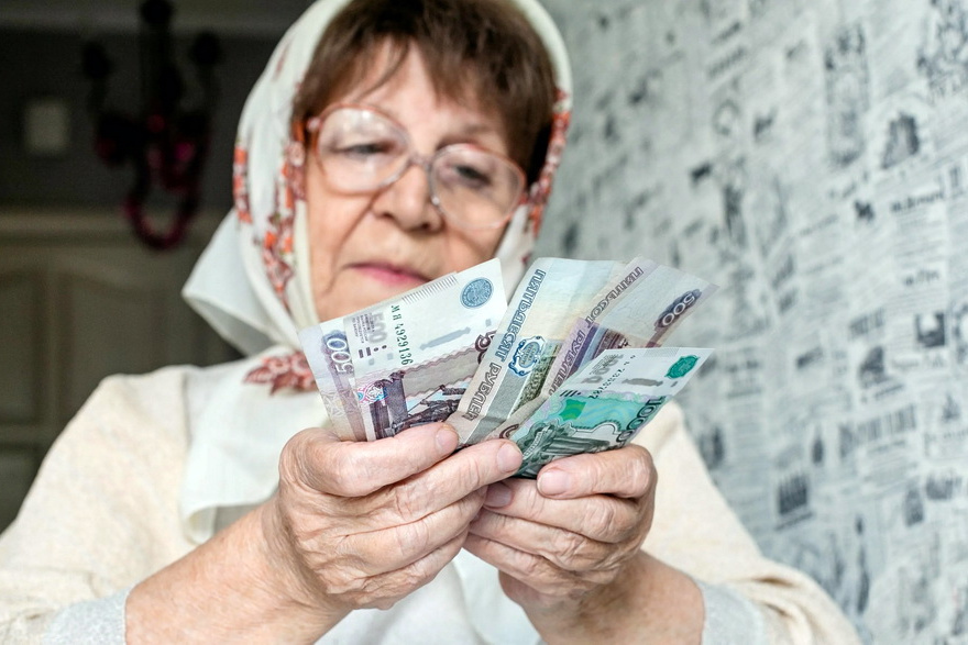Женщины обошли мужчин по пенсиям