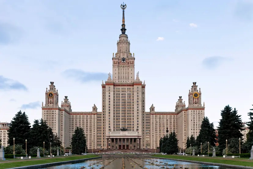 МГУ возглавил рейтинг ста лучших университетов страны